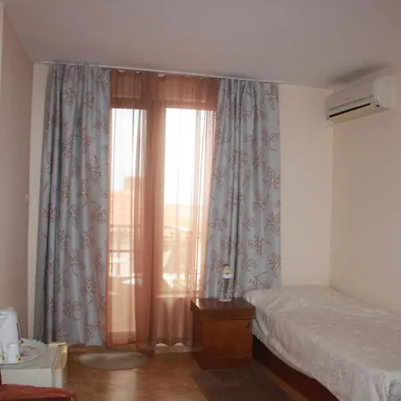 Family Emilia 3* Szozopol